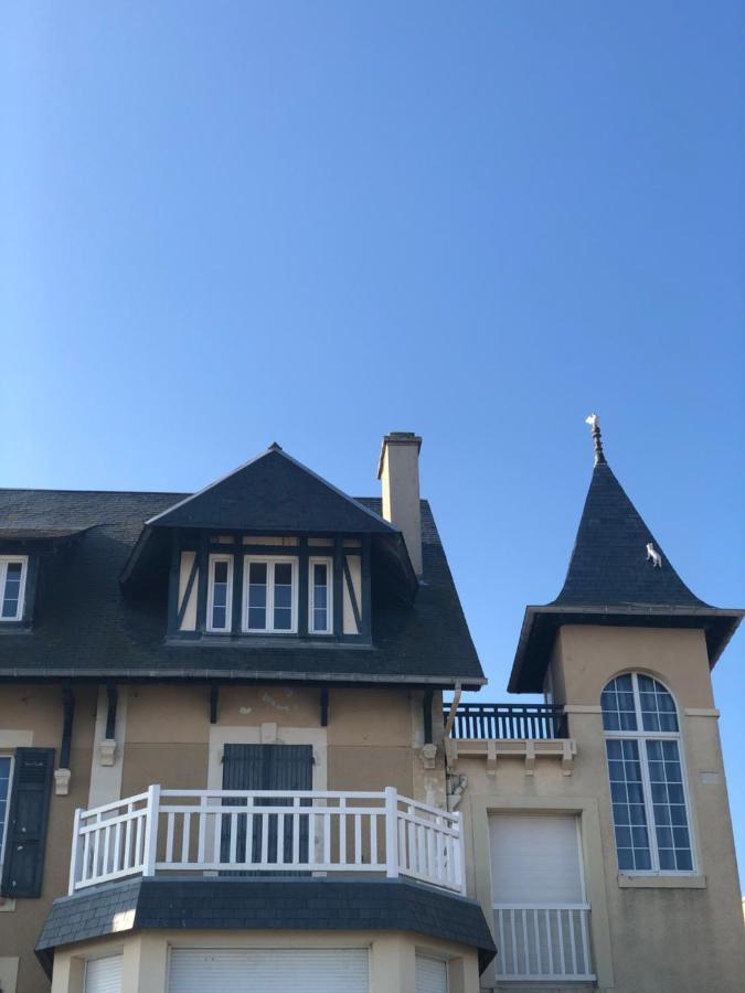 Un appartement spacieux à 30m de la mer- 45m2 Luc-sur-Mer Extérieur photo