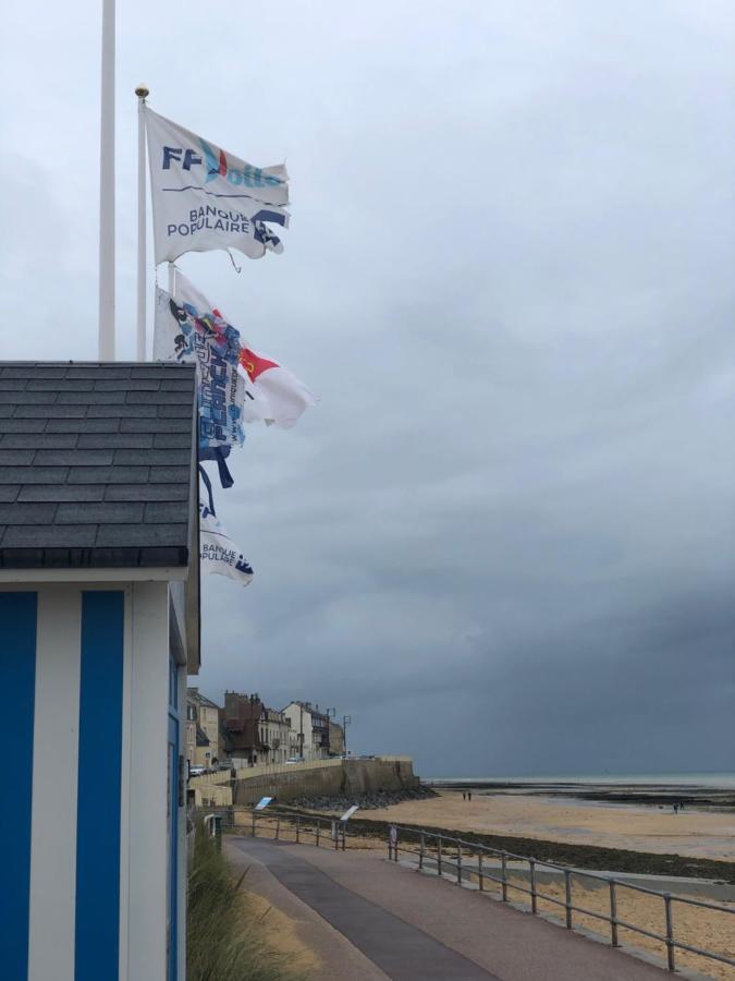 Un appartement spacieux à 30m de la mer- 45m2 Luc-sur-Mer Extérieur photo