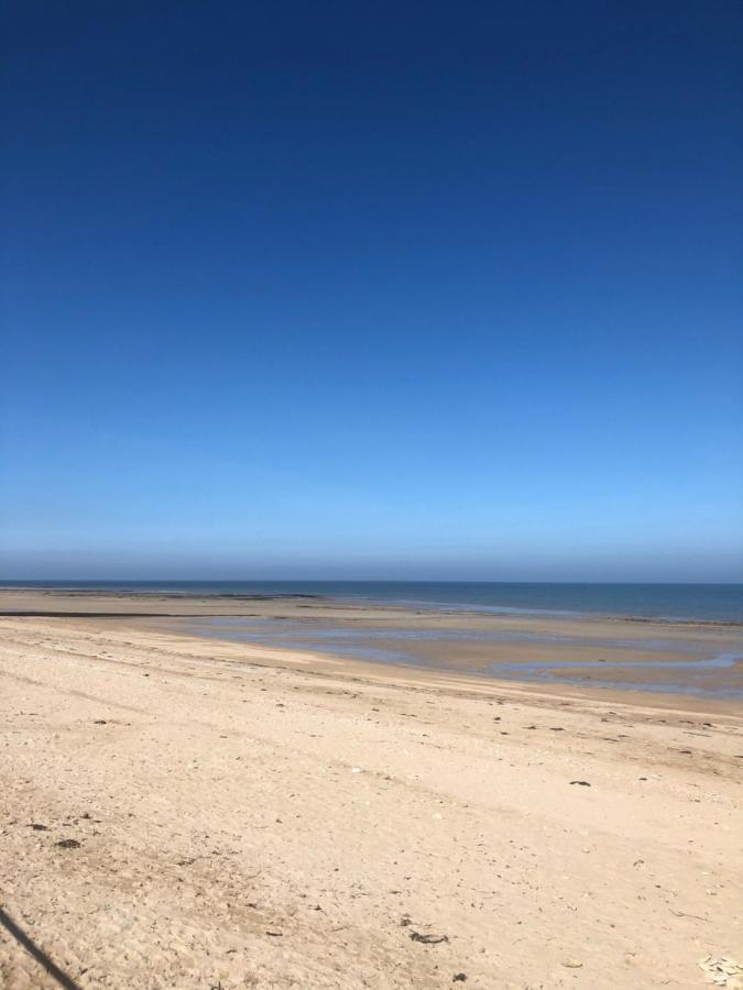 Un appartement spacieux à 30m de la mer- 45m2 Luc-sur-Mer Extérieur photo