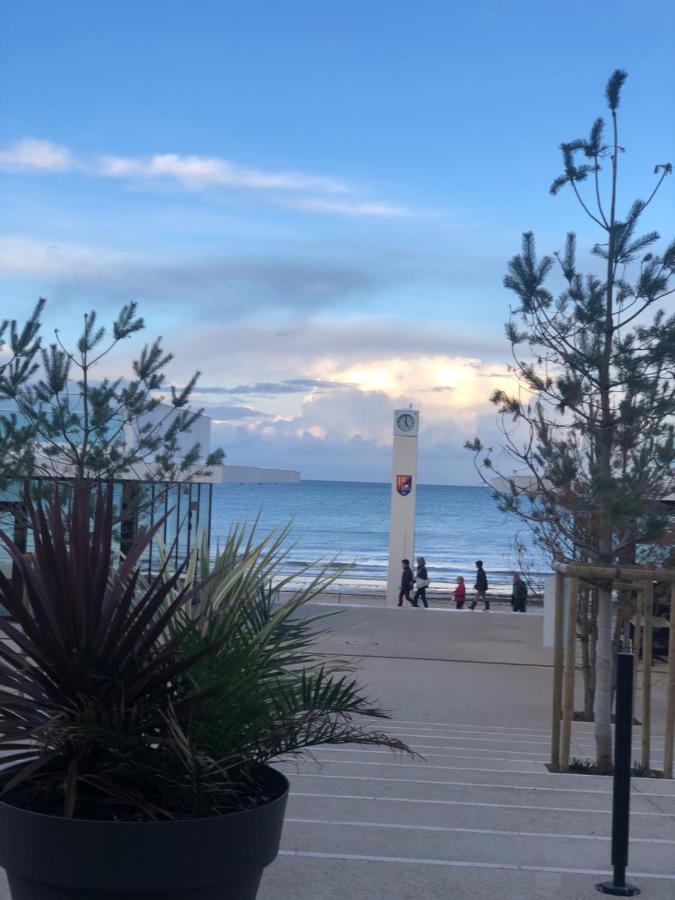 Un appartement spacieux à 30m de la mer- 45m2 Luc-sur-Mer Extérieur photo