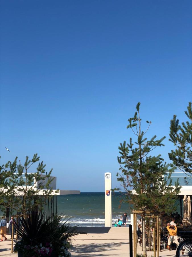 Un appartement spacieux à 30m de la mer- 45m2 Luc-sur-Mer Extérieur photo